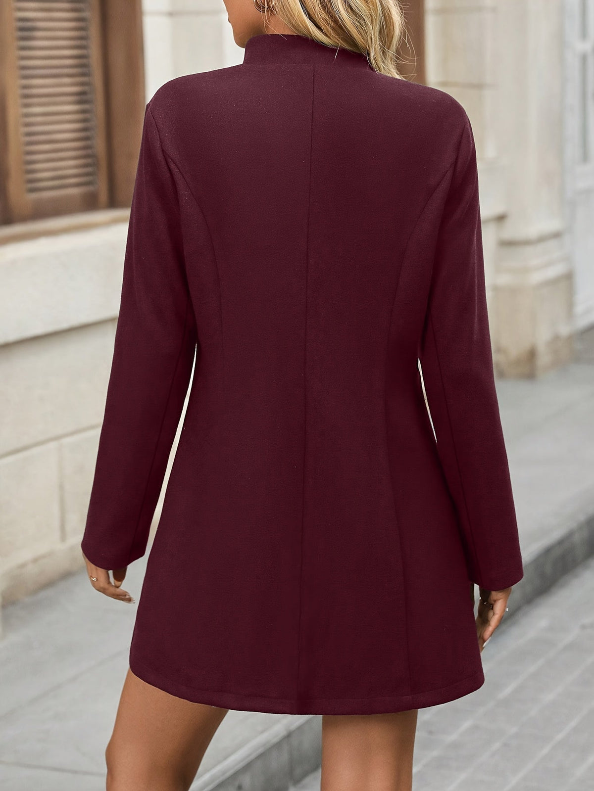 Sacha Havre | MANTEAU ÉLÉGANT À COL DROIT ET BOUTONS CLASSIQUES
