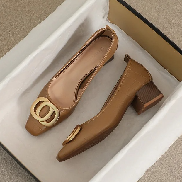 Sacha Havre | Escarpins Carrés à Emblème Brigitte