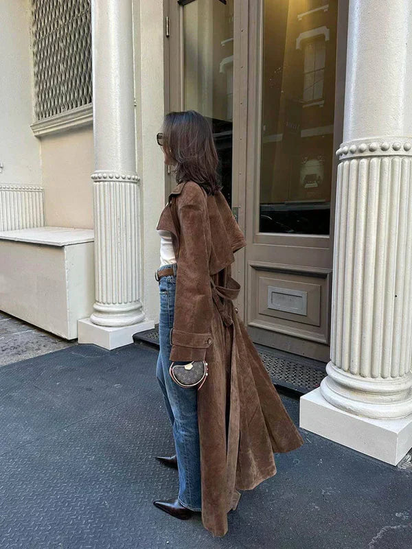 Sacha Havre | LE TRENCH CHIC EN DAIM DOUX
