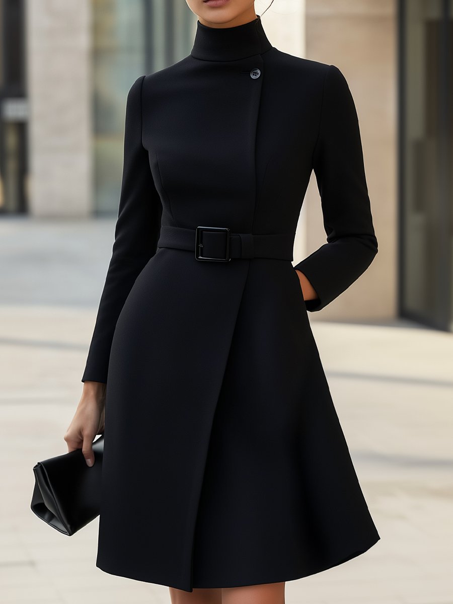 Sacha Havre | ROBE ÉLÉGANTE À COL MONTANT ET CEINTURE