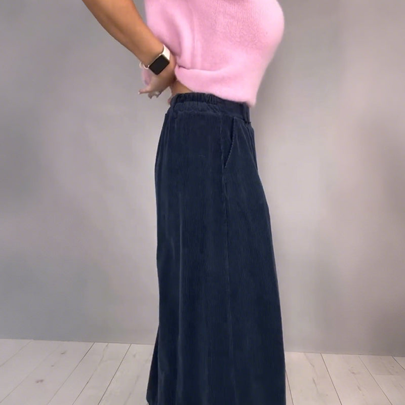 Confort chic : ensemble composé d'un haut en maille et d'un pantalon large et ample