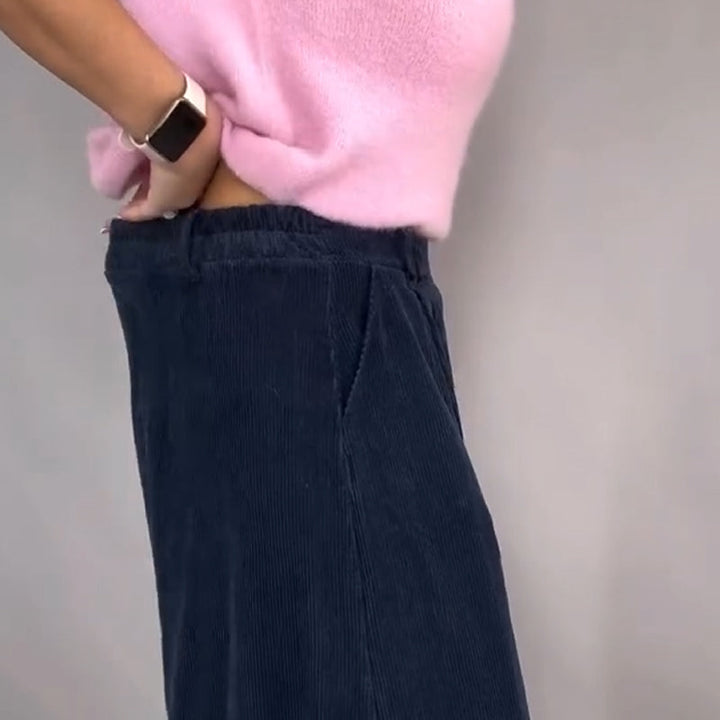 Confort chic : ensemble composé d'un haut en maille et d'un pantalon large et ample