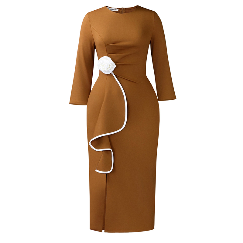 Élégante robe moulante à col rond et volants