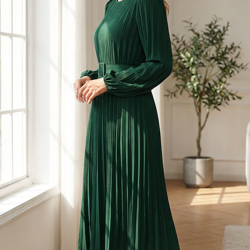 Élégante robe mi-longue à manches longues et plissée, avec ceinture