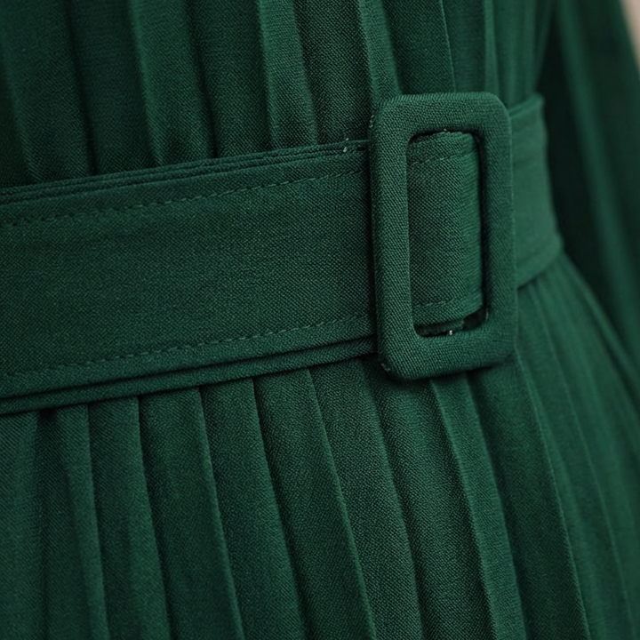 Élégante robe mi-longue à manches longues et plissée, avec ceinture